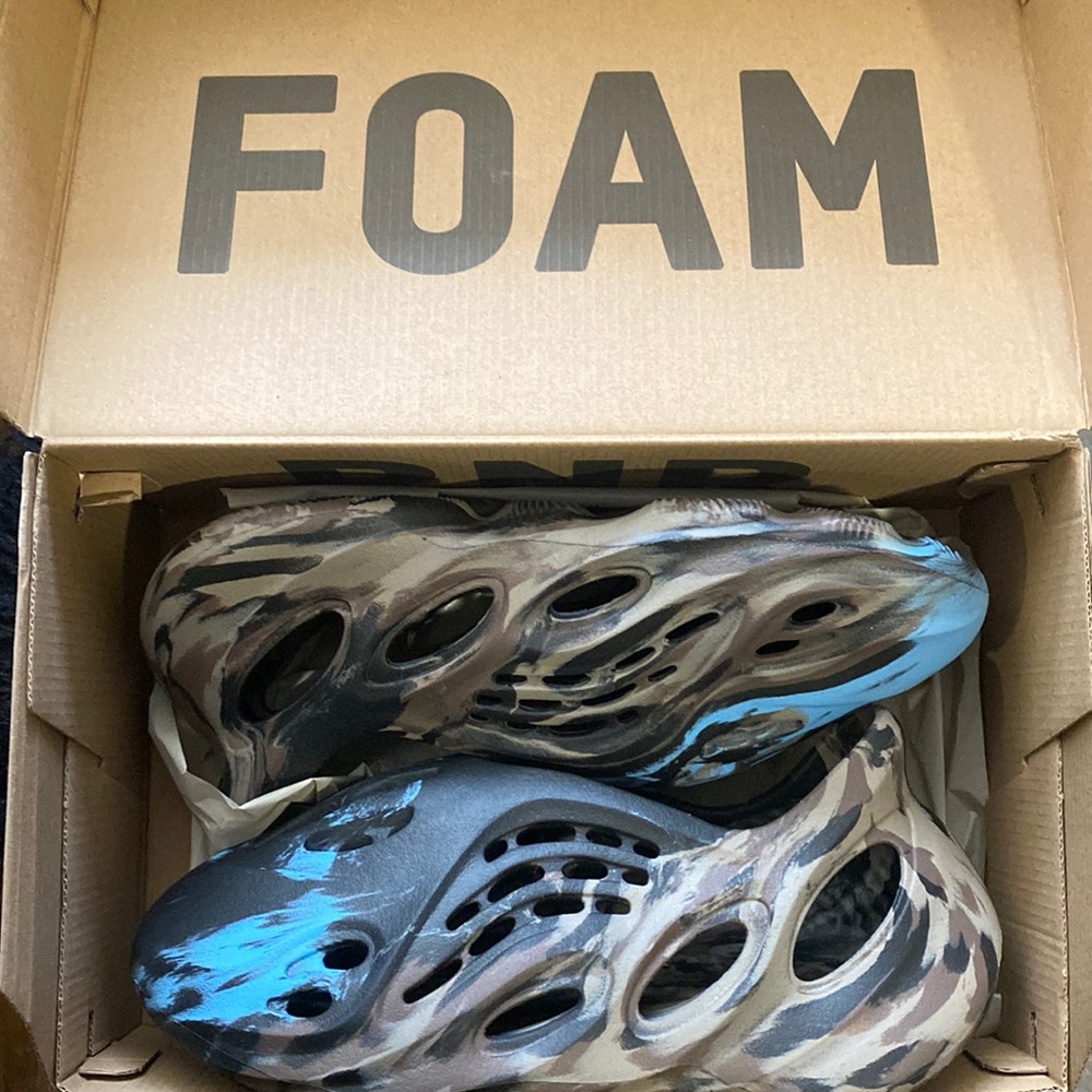 FOAM YEEZYS RNR
